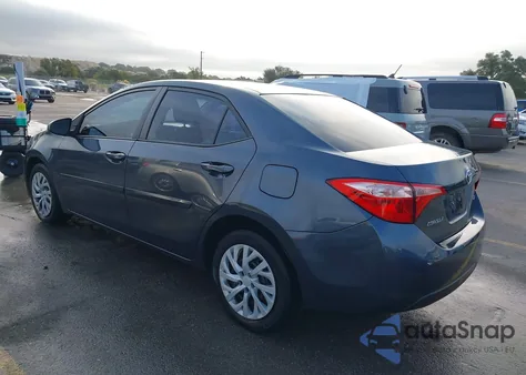 2017 Toyota Corolla Le z USA, uszkodzony, nr VIN 5YFBURHE8HP575868